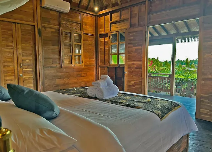Villa Eka Wood